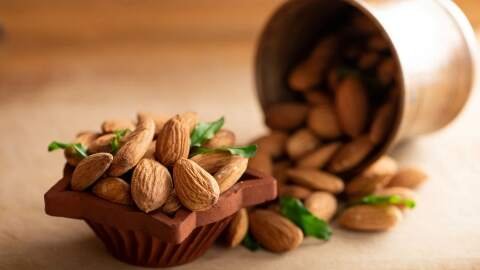 kacang almond merupakan jenis makanan sehat untuk jantung