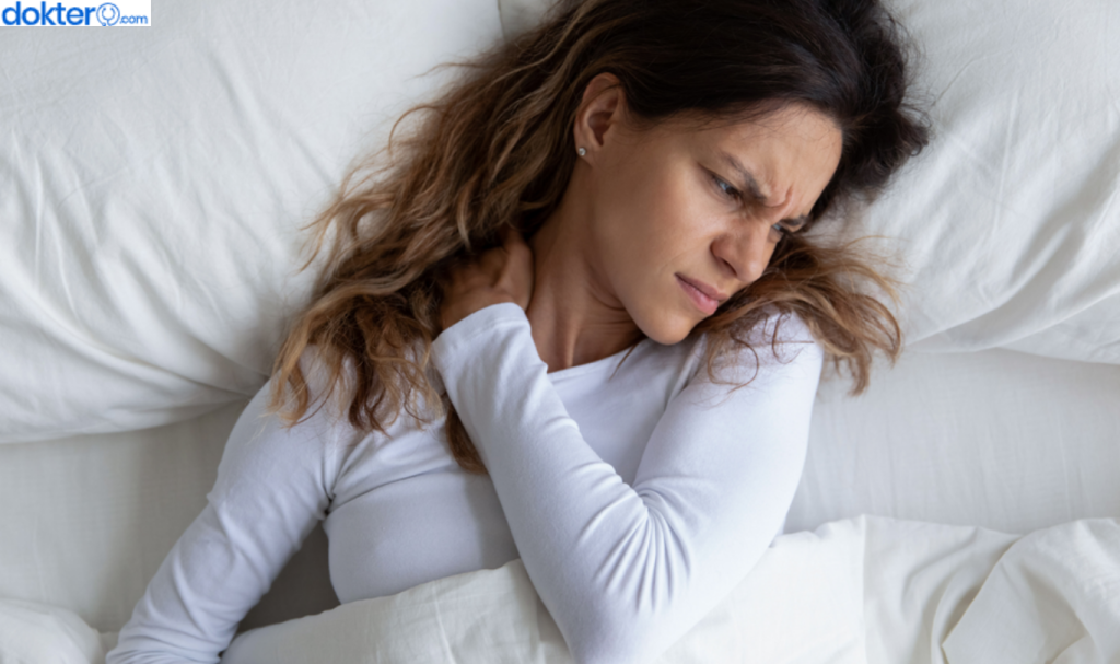 cara mengatasi sakit leher karena salah bantal